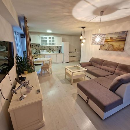 Wizz Pilot Residence Otopeni Bagian luar foto